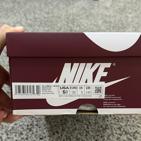 Nike Jordan 1 Retro - Picture 5 of 5